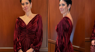 Classuda! Esposa de William Bonner, Natasha Dantas aposta em vestido de veludo vinho para prestigiar o maridão no Emmy Internacional 2025
