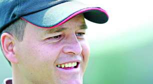 Vila Nova quita dívida de 203.773,90 mil reais com técnico que ficou apenas 17 dias no clube