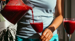 Suco rosa: conheça os benefícios e como consumir a bebida