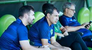 Goiás toma decisão e comunica zagueiro para procurar outro time: "Não faz parte"