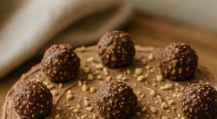 Bolo gelado de Ferrero Rocher: aprenda a receita cremosa que está conquistando todo mundo