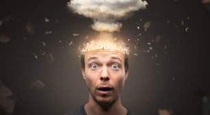 Como a pressão intracraniana aumenta o risco de cegueira?