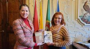 Jornalista brasileira que denunciou abusos no Haiti encontra autoridades do Vaticano