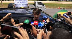 Jair Renan diz que levou caça-palavras a Bolsonaro na PF: 'Distrair a cabeça do meu velho'