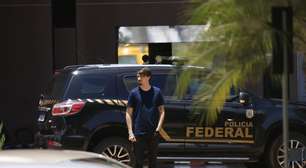 Jair Renan visita Bolsonaro e diz que crises de soluço do pai continuam: 'Está fragilizado'