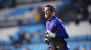 Goleiro revela que jogou de graça em seu primeiro ano de Barcelona após desistir de aposentadoria