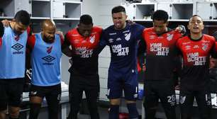 Athletico-PR negocia com Chapecoense e anima torcida com saída: "De fora"