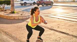 Fáceis e sem academia: quatro exercícios de força recomendados por uma especialista em menopausa para mulheres acima de 45