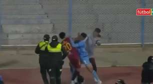 Vídeo: batalha campal em jogo na Bolívia termina com 17 expulsões