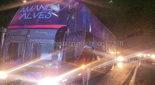 Acidente com ônibus de cantora sertaneja deixa 23 feridos em SP
