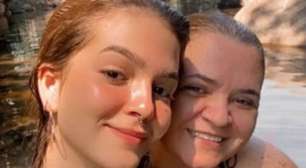 Fãs de Mel Maia reagem à morte de Débora, mãe da atriz: 'No auge da carreira dela'