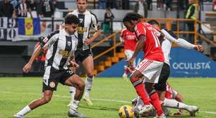 Benfica vence Nacional, de virada, com gols no finzinho da partida