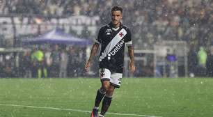 Vasco goleia Internacional em jogo marcado pela forte chuva