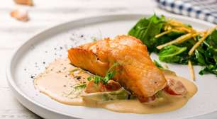 Salmão ao molho de queijos no forno: teste a receita suculenta