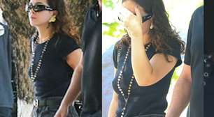 Abalada, Mel Maia cobre o rosto ao chegar no velório de sua mãe em cemitério no Rio; Débora Maia será cremada após cerimônia de despedida