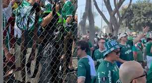 Final da Libertadores tem 'cemitério' de cintos na entrada do estádio