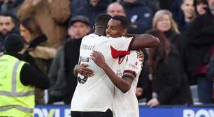 Em duelo marcado por expulsão de Paquetá, Liverpool bate o West Ham pela Premier League