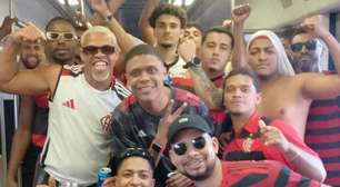 Torcida do Flamengo 'domina' trem rumo à festa de comemoração do título da Libertadores