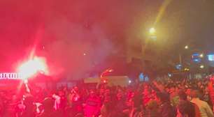 Peruanos, infiltrados e novos ídolos: festa de título do Flamengo invade a madrugada em Lima
