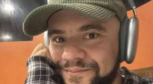 Após boatos de affair, Gominho curte praia com galã de reality da Globo; saiba quem é