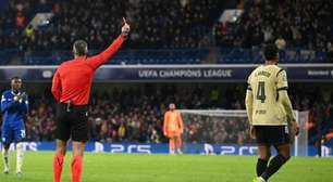 Ronald Araújo pede afastamento do Barcelona para cuidar da saúde mental