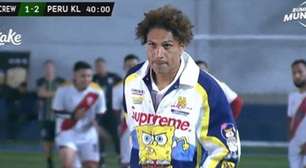 Paolo Guerrero engana goleiro e marca em cobrança inusitada na Kings League