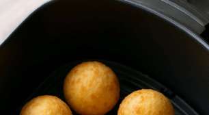 Bolinha de queijo na airfryer: receita crocante com 3 ingredientes