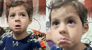 Menino de 3 anos fica emocionado após ouvir pela primeira vez