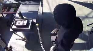 Homem atira com duas armas contra ex-mulher em pastelaria de SP