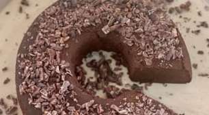 Bolo de banana com chocolate, sem forno, sem leite e farinha