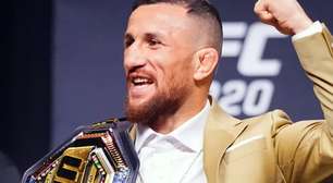 Próximo de marca histórica, campeão vence prêmio de 'Lutador do Ano' antes do UFC 323