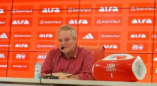 Abel Braga é registrado no BID de camisa rosa após fala homofóbica