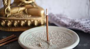 Ritual com incenso para clarear decisões importantes