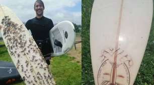 Surfista encontra prancha que ficou no mar por 18 meses e devolve ao dono