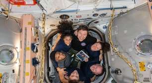 Mais uma vez, temos astronautas presos no espaço; o motivo: um parafuso de 1 centímetro