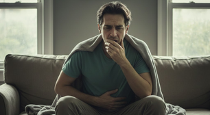 Homem vomita até 60 vezes por dia e descobre doença rara que paralisa o estômago