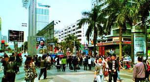 China tenta conter queda populacional com curso de 'educação amorosa'