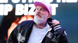 A irritada reação de Fred Durst após fã sacar celular no palco do Limp Bizkit