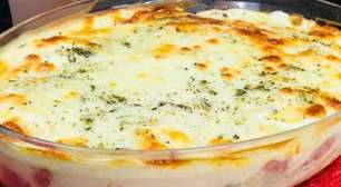 Batata à portuguesa assada com calabresa e cebola para servir na ceia de natal