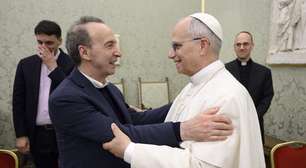 Papa Leão XIV se reúne com Roberto Benigni no Vaticano