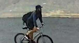 Homem de bicicleta exibe p#n$s para grupo de crianças em Sorocaba