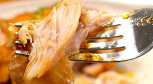 Frango na panela de pressão sem água: suculento e delicioso, fica perfeito para o almoço de domingo