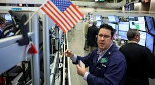 Índices fecham quase estáveis com impulso de apostas de corte do Fed, mas pressionados pela Amazon