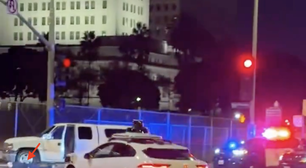 Táxi robô ignora ação policial e passa como se nada estivesse acontecendo. Saiba o que aconteceu com os passageiros