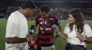 Filho de herói do Flamengo na Libertadores diz que é Fluminense e zagueiro brinca: 'Corta, corta'