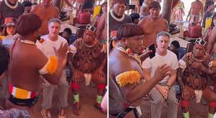 Luciano Huck é detonado por tentar mandar em tribo indígena: 'Tratando como selvagens'