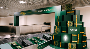 O Boticário surpreende passageiros e entrega mais de seis mil presentes nas esteiras dos aeroportos do Brasil e da Colômbia em ativação de Natal