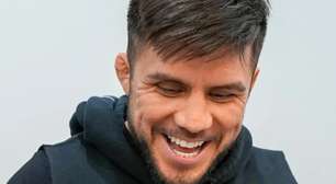 Emocionado, Henry Cejudo pede desculpa para Brandon Moreno e encerra rivalidade; mexicano responde