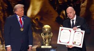 Donald Trump recebe 'prêmio da paz' da Fifa durante sorteio da Copa do Mundo de 2026