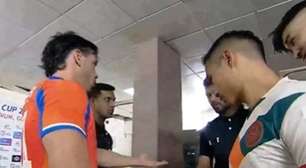 Vídeo: Bizarro! Jogador é expulso antes mesmo do início da partida